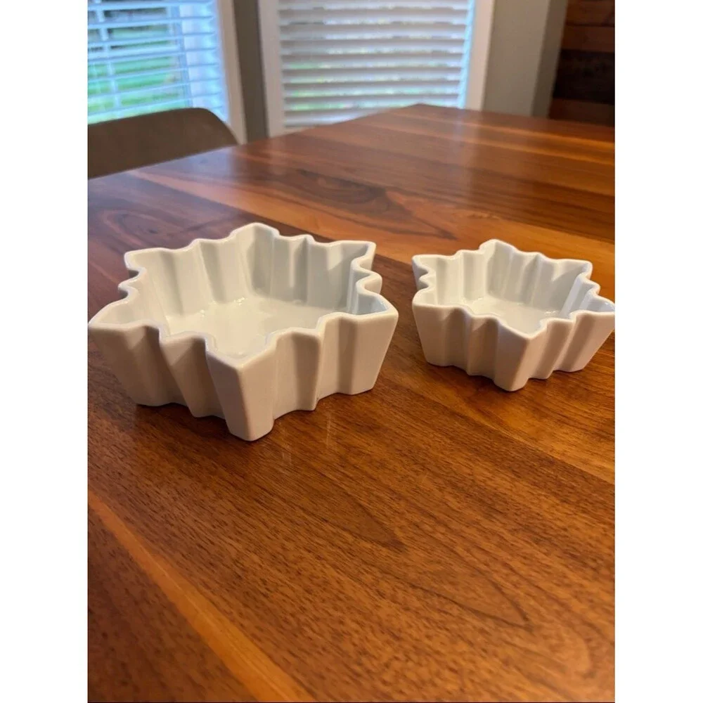 Crate & Barrel White Snowflake Nesting Bowls Christmas Decor